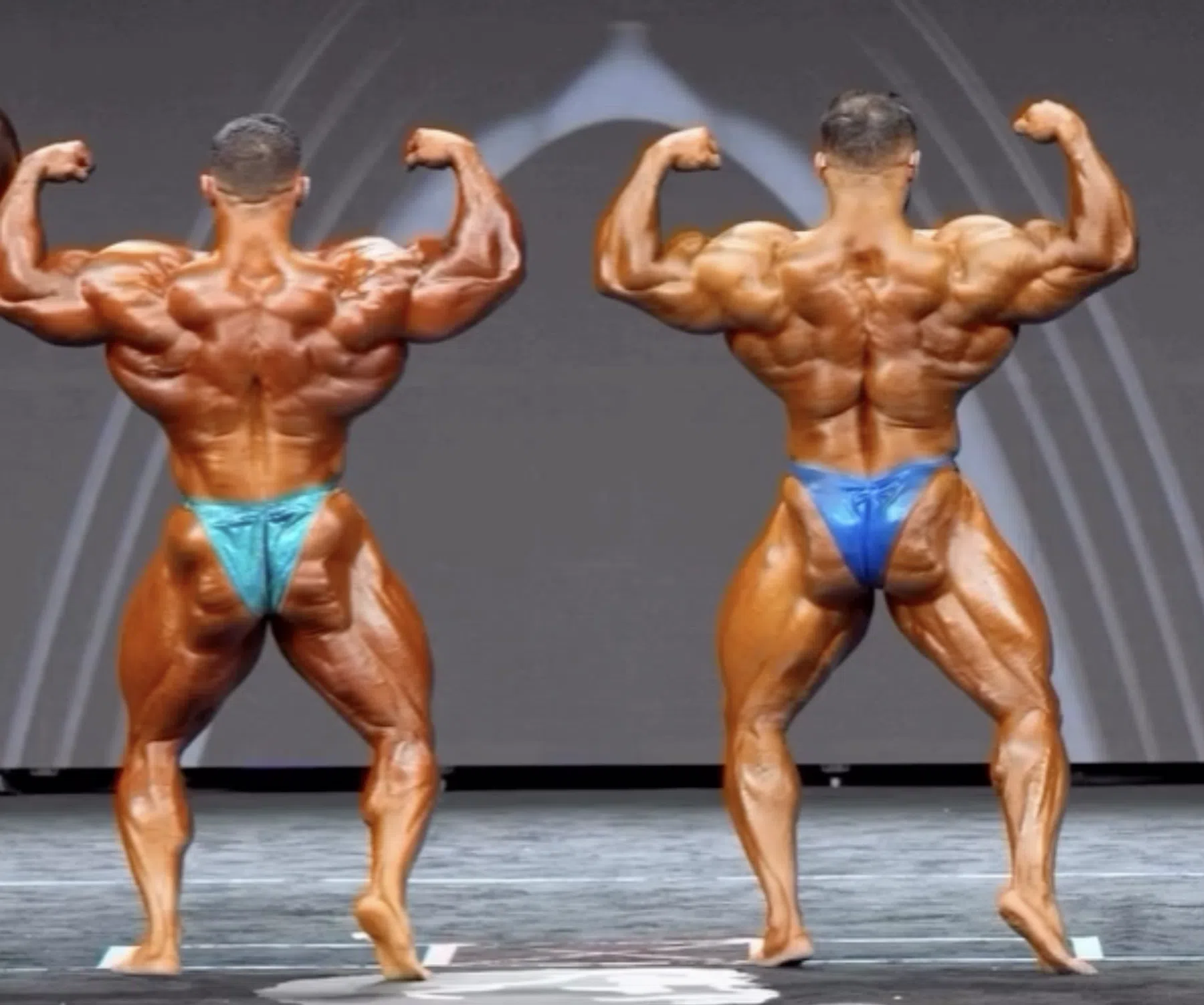 Lunsford en Hadi naast elkaar op het podium van Mr Olympia